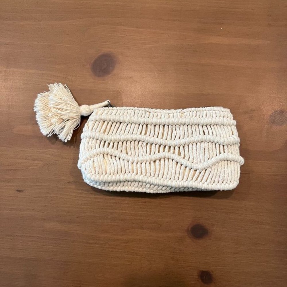 Universal Thread Pouch